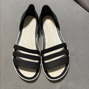 SHEIN women’s causal sandal. Plastic type material, very comfy size 7 or 37.